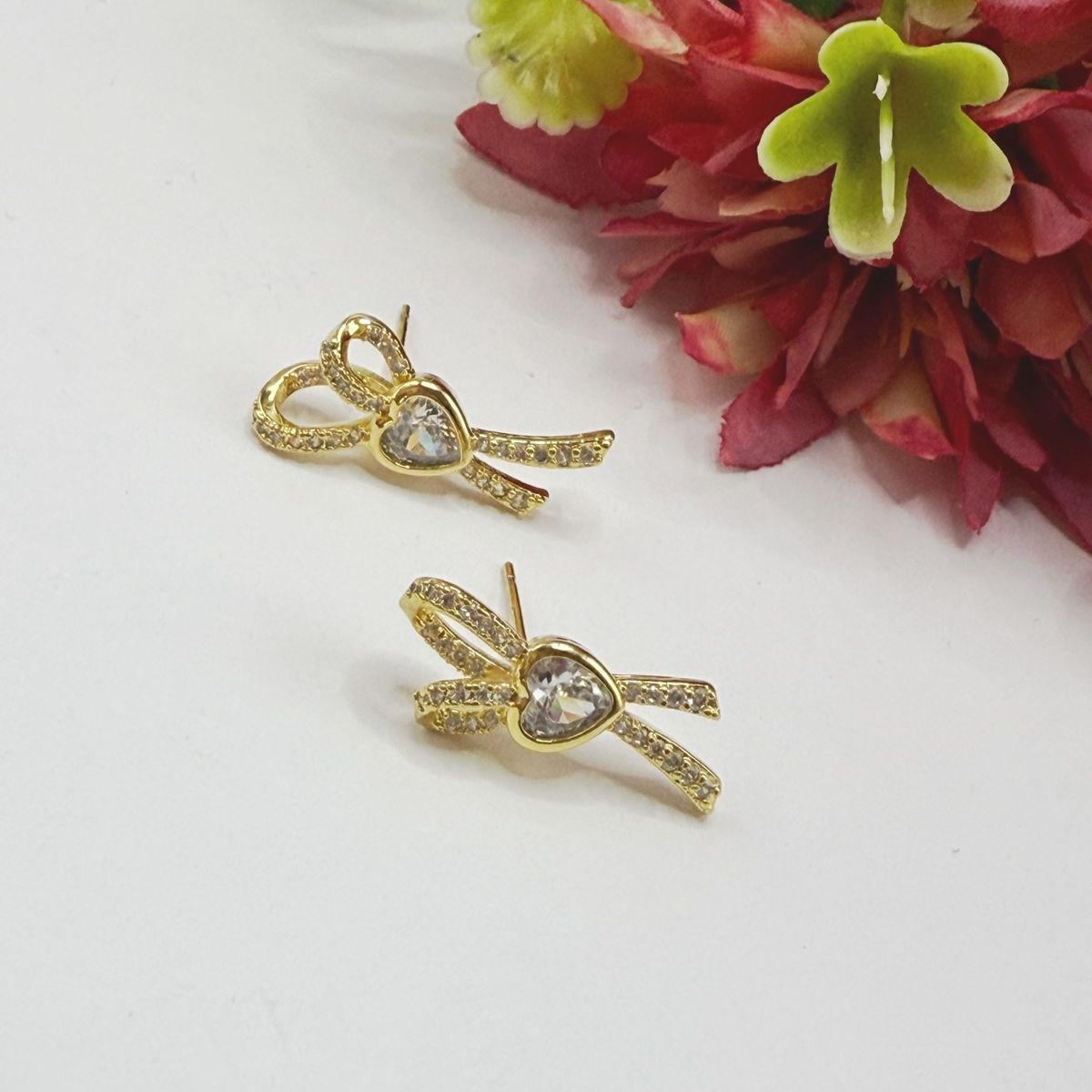 ✨ Brinco Laço de Amor: O Detalhe que Faltava no seu Look! ✨