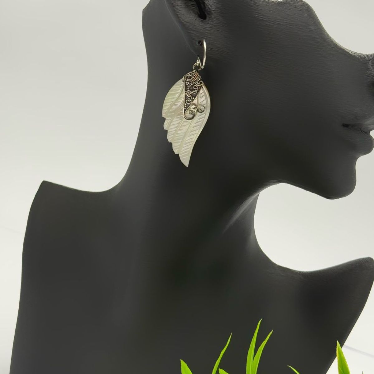 Asas de Madrepérola: A Elegância que Toca a Alma.