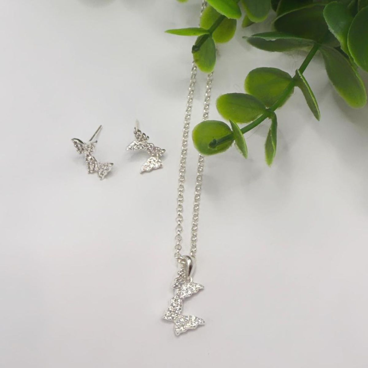 Conjunto em Prata 925 em forma de Borboletas Cravejadas - Imagem 2