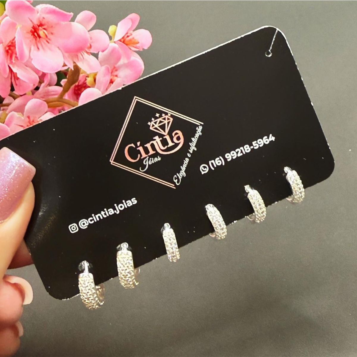 ✨ Brilho em triplo: nosso trio de argolas cravejadas! ✨