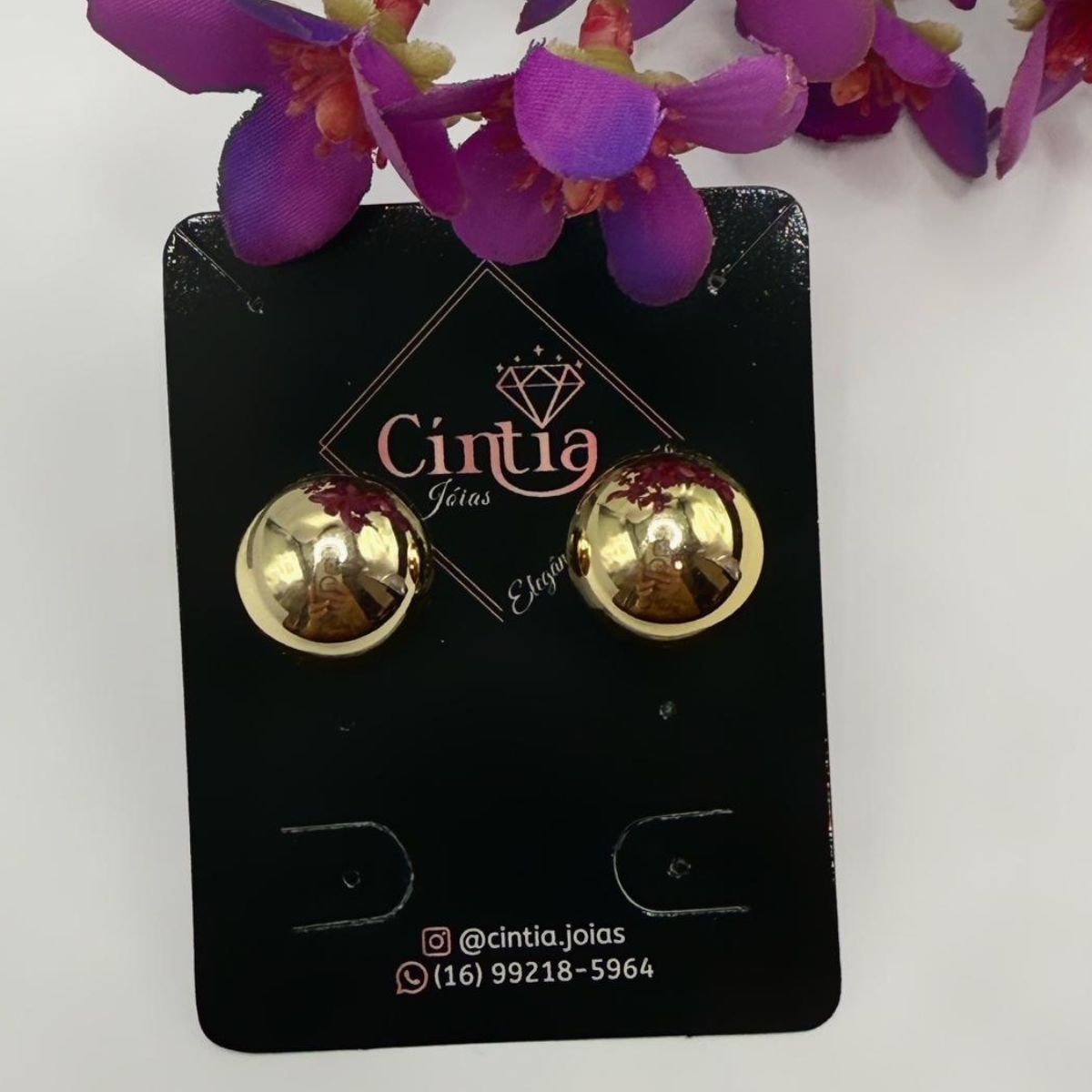 Brinco Botton Banhado a Ouro: O Clássico Atemporal que Ilumina Seu Rosto. - Imagem 3