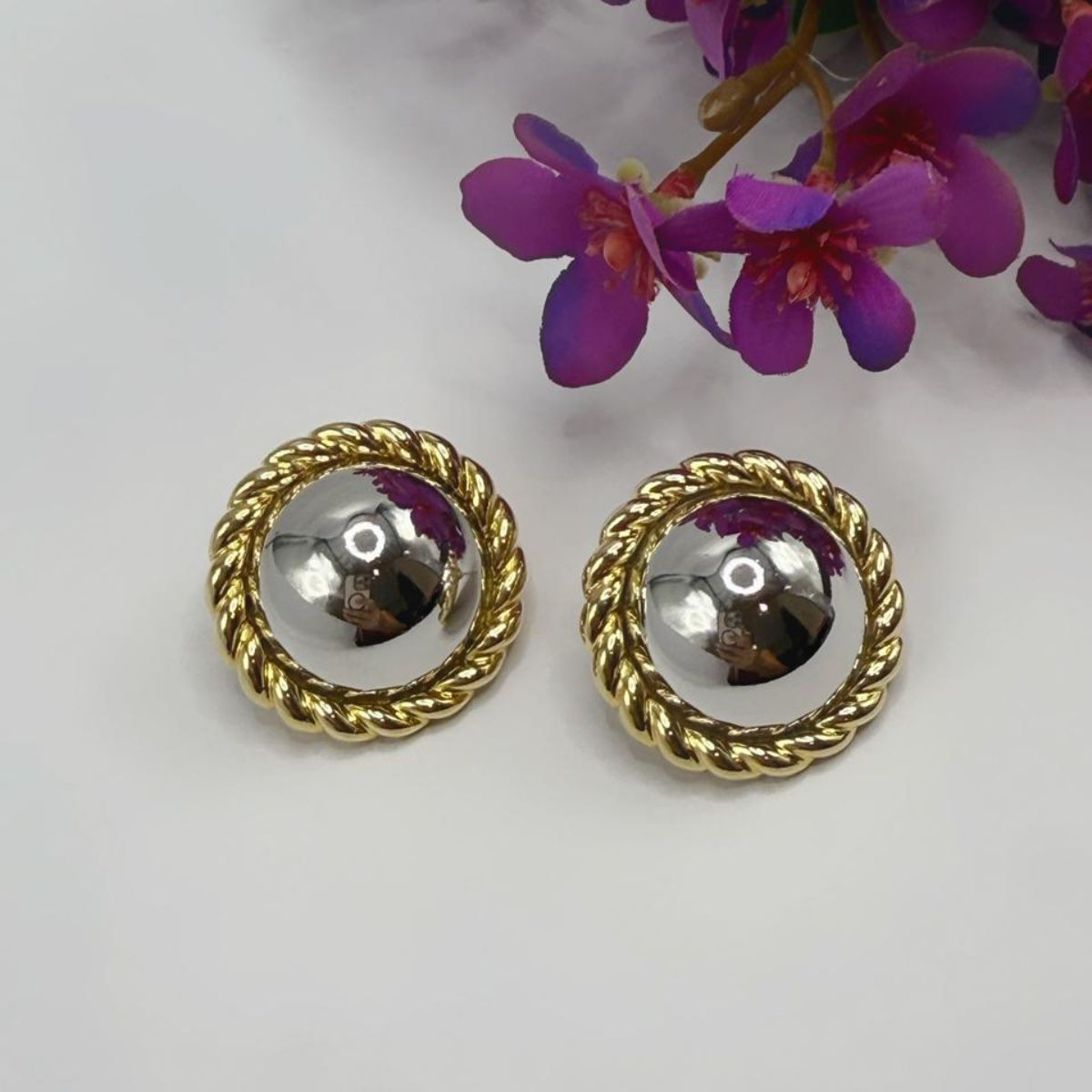 Brinco Botton Bicolor em Ouro e Ródio