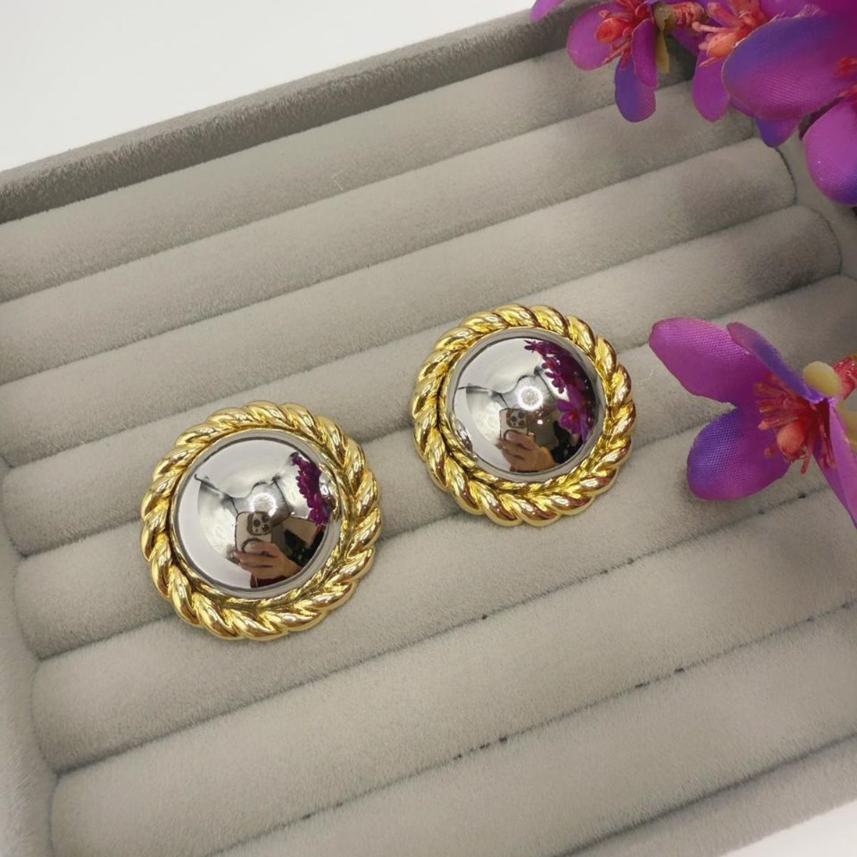 Brinco Botton Bicolor em Ouro e Ródio - Imagem 3